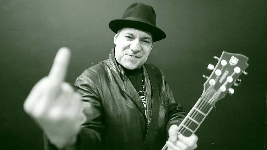 THE OUTLAW VINNIE STIGMA + VOLORES